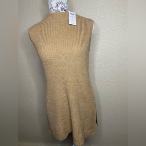 NWT Chicos sleeveless sweater‎ top.